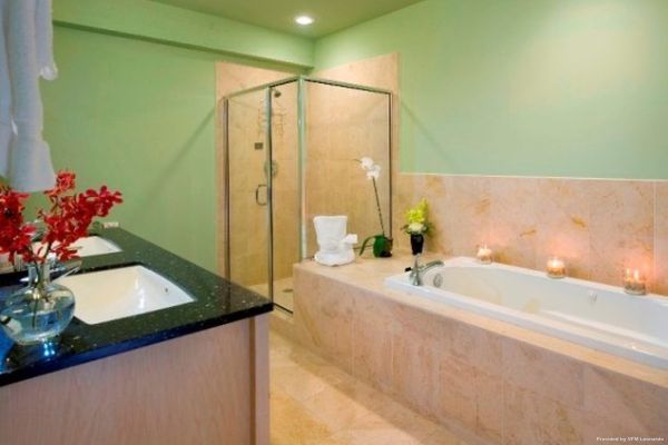 Grand Eastonian Hotel and Suit
